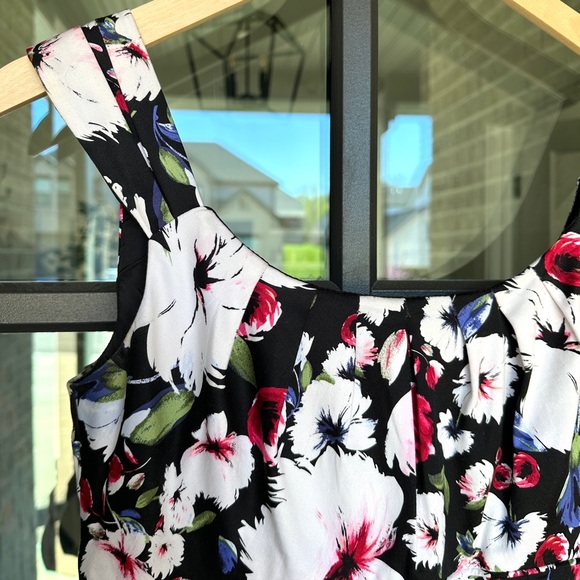 White House Black Market Fit & Flare Floral Dress Size 0 Sleeveless - Picture 3 of 14